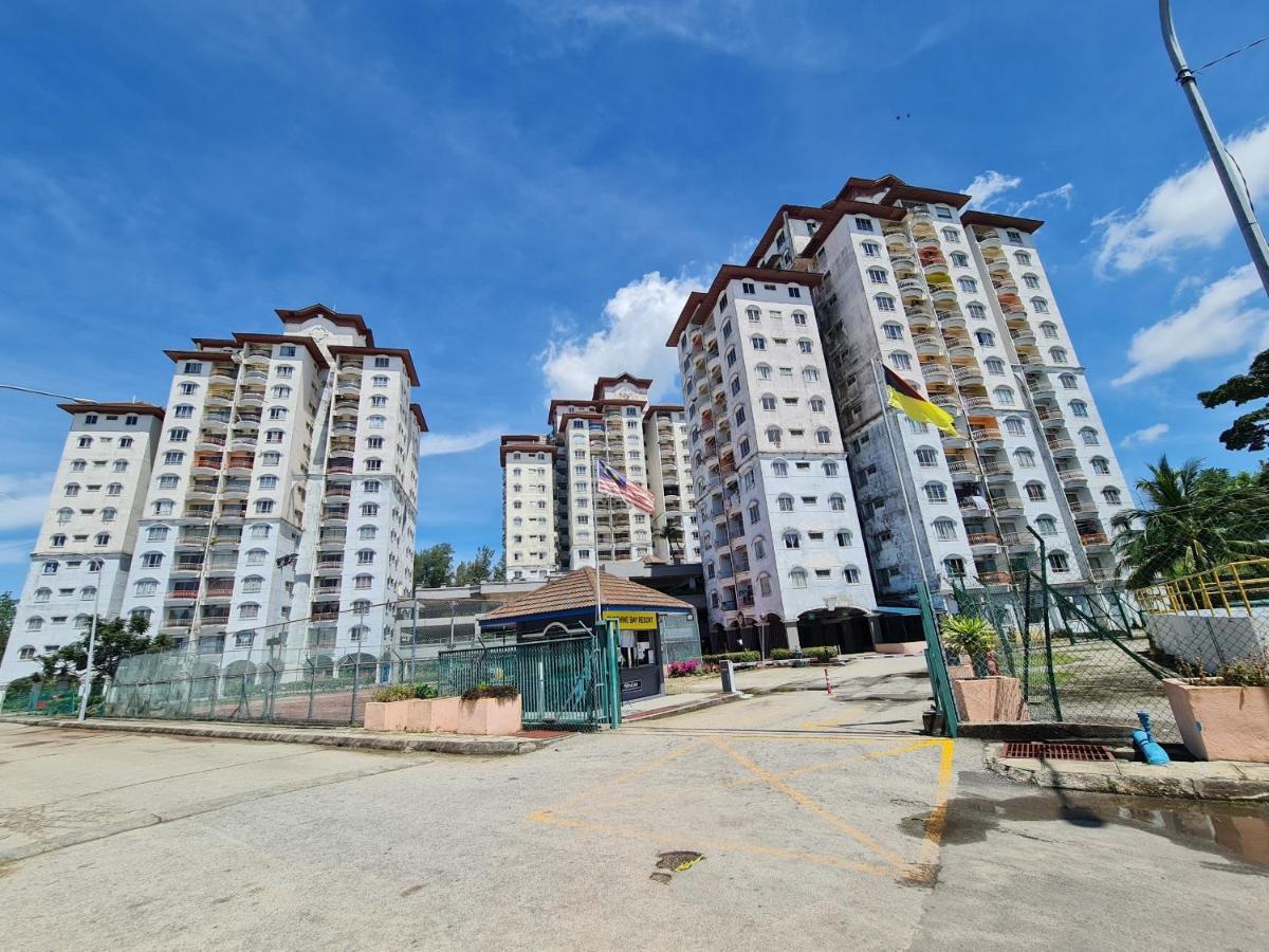 Sunshine Bay Resort Port Dickson Exterior photo