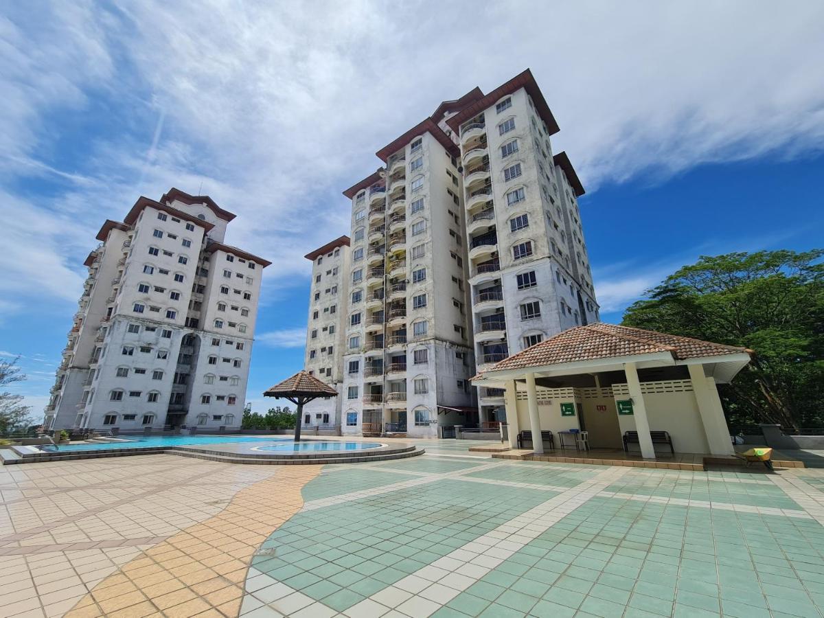 Sunshine Bay Resort Port Dickson Exterior photo